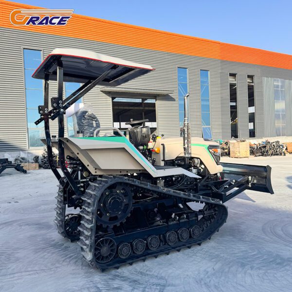 telehandler-carrying-scaffolding-materials